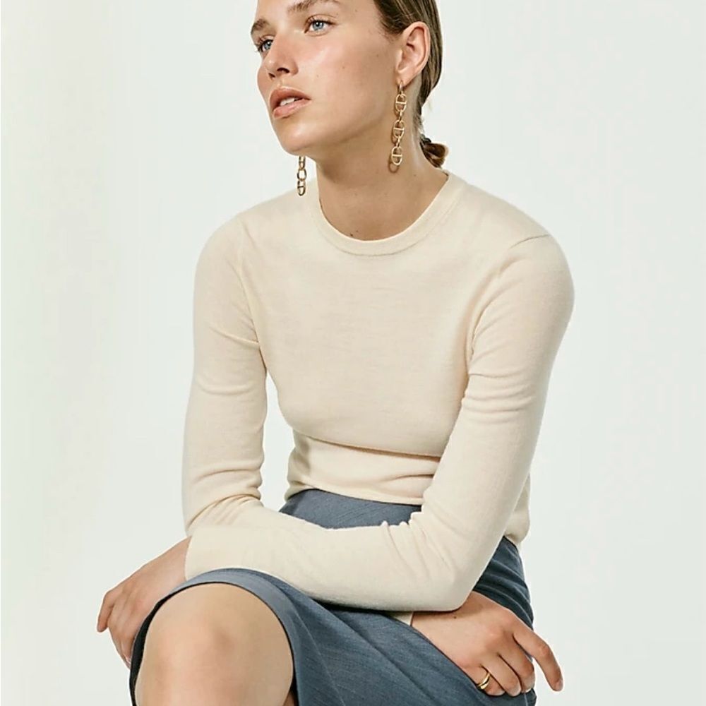 NWT J CREW Carolyn fitted crewneck sweater in merino wool in Sand Ivory